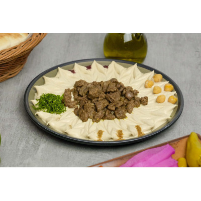 Hummus with ras asfour meat
