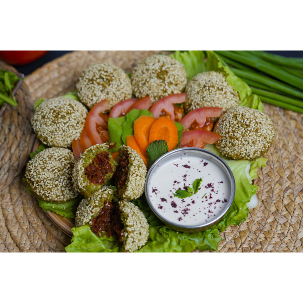 Falafel stuffed mixture (spicy) with vegetables (6 pieces)