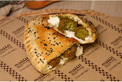 لبنة وفلافل