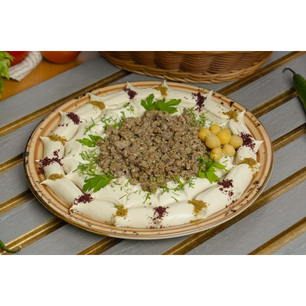 Hummus with meat