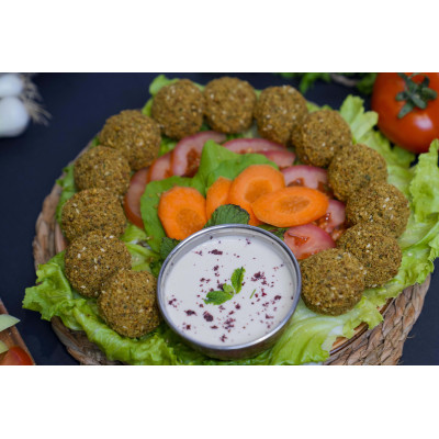 Falafel with vegetables (12 pieces)