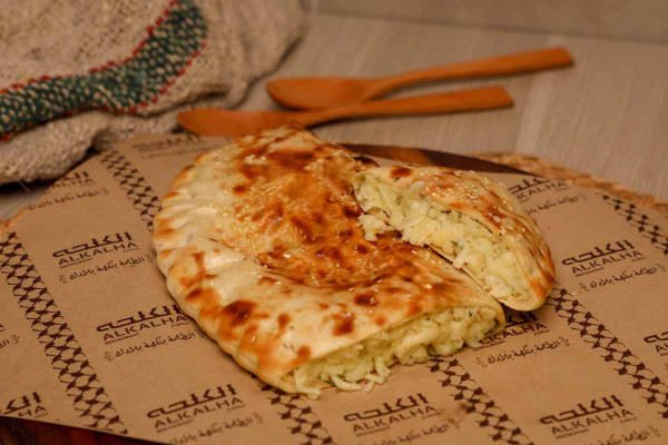 منقوشة بطاطا مع جبنة