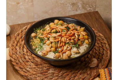 فتة حمص بالصنوبر