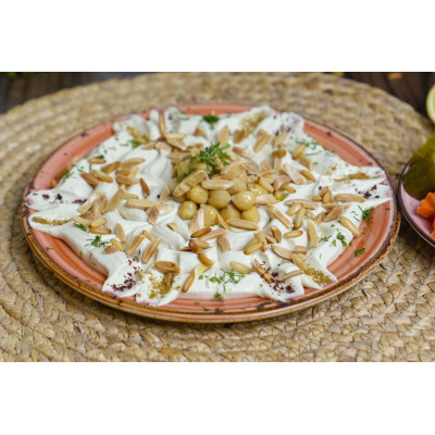 Hummus with nuts