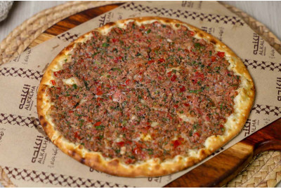 لحم بعجين - خضار / دبس رمان