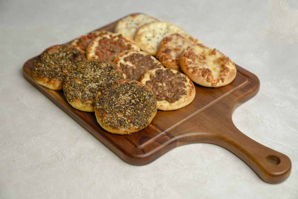 معجنات مشكلة (12 حبة)