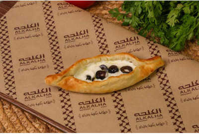 فطيرة لبنة وزيتون